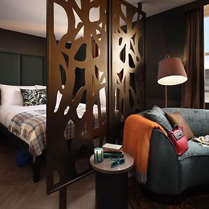 Camera club con letto king size